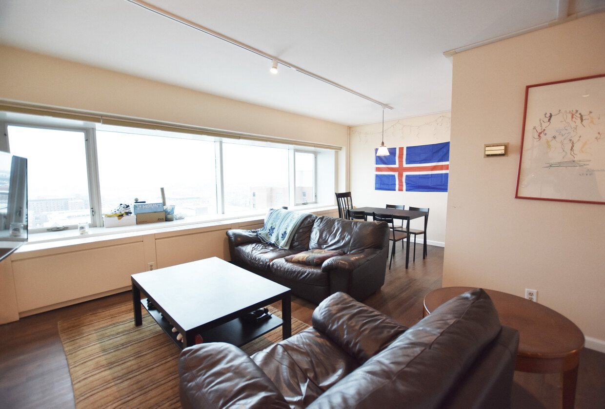 Foto principal - 555 E William St
