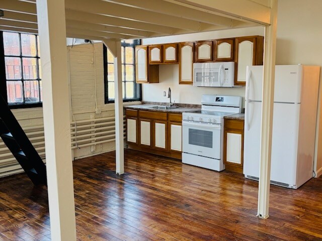 Foto del edificio - 595 Mineral Spring Ave