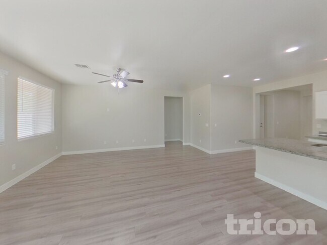 Foto del edificio - 2615 E Danbury Rd