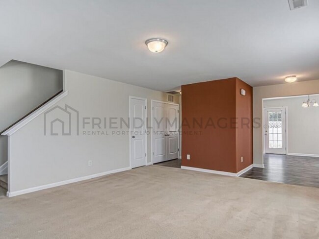 Foto del edificio - Beautiful 3 Bed, 3 Bath Town Home in Green...