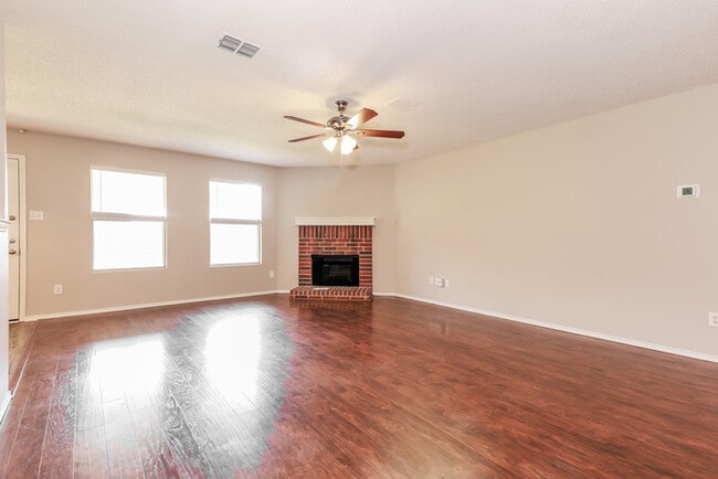 Foto del edificio - 1429 Hickory Creek Ln