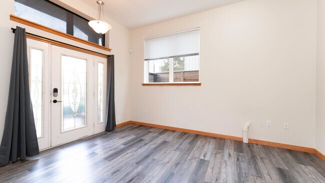 Foto del edificio - 809 Taylor Ave N