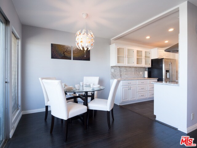 Foto del edificio - 248 S Doheny Dr