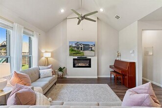 Building Photo - 132 Chase Creek Dr