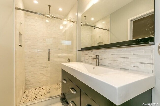 Foto del edificio - 11 Soundview Dr