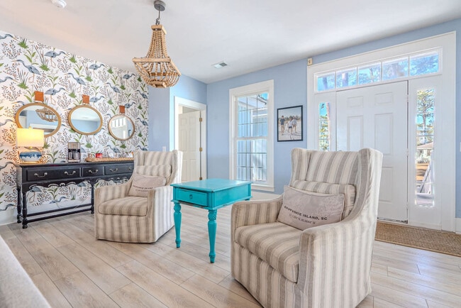 Building Photo - 152 Avenue of Oaks