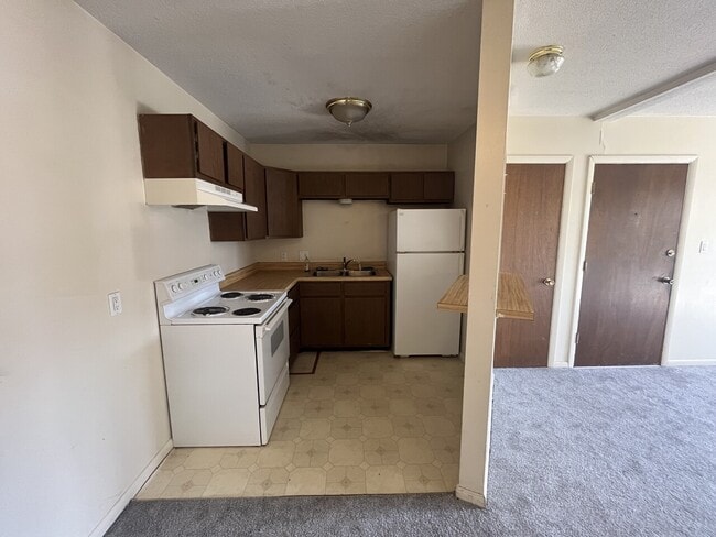 Building Photo - 320 Landing
