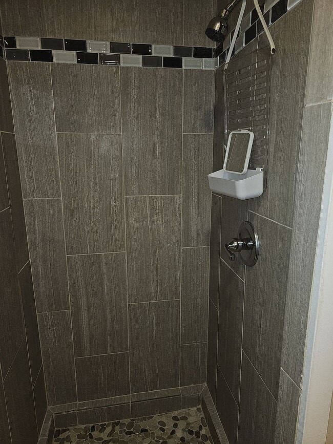 Building Photo - 123 Kuukama St