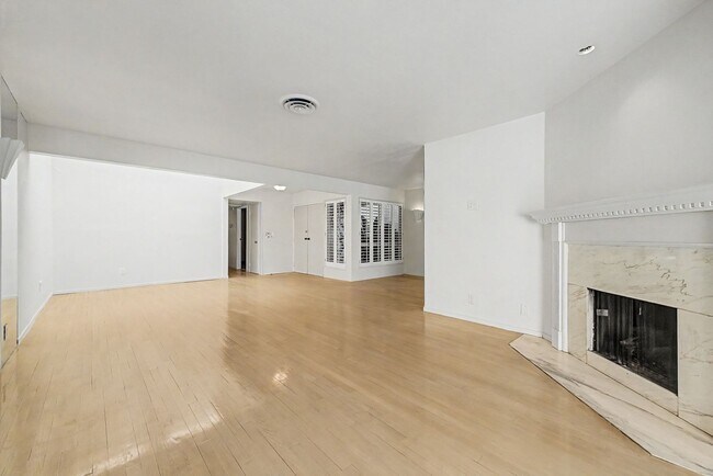 Building Photo - 3159 Bel Air Dr