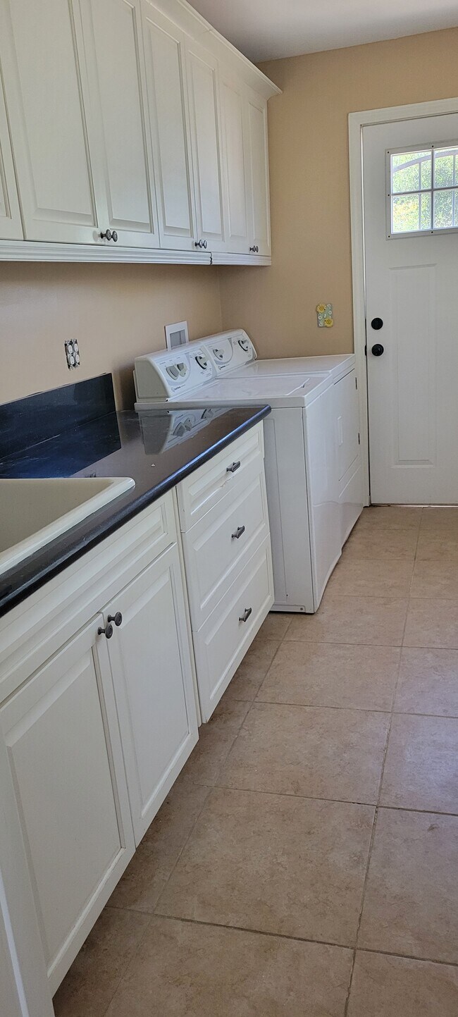 Foto del edificio - 2438 Gum Tree Ln