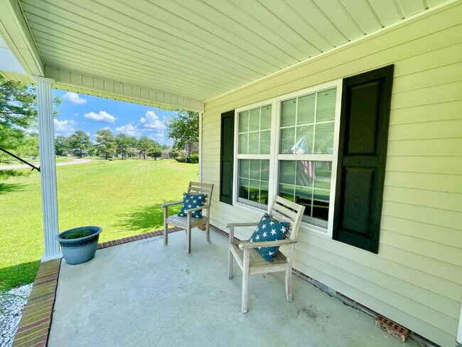 Foto del edificio - Charming 3-Bedroom Haven With 2 Full Baths...