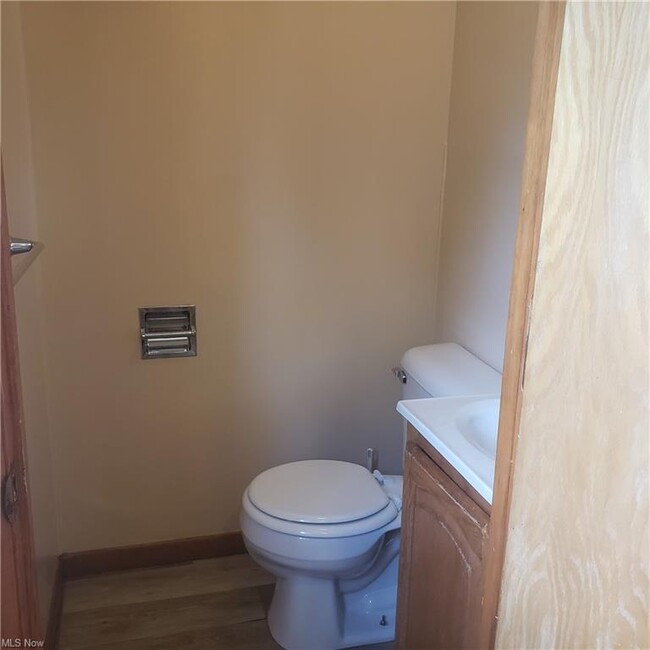 Building Photo - 14759 Cedarwood Ct