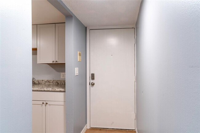 Foto del edificio - 5541 Bay Blvd