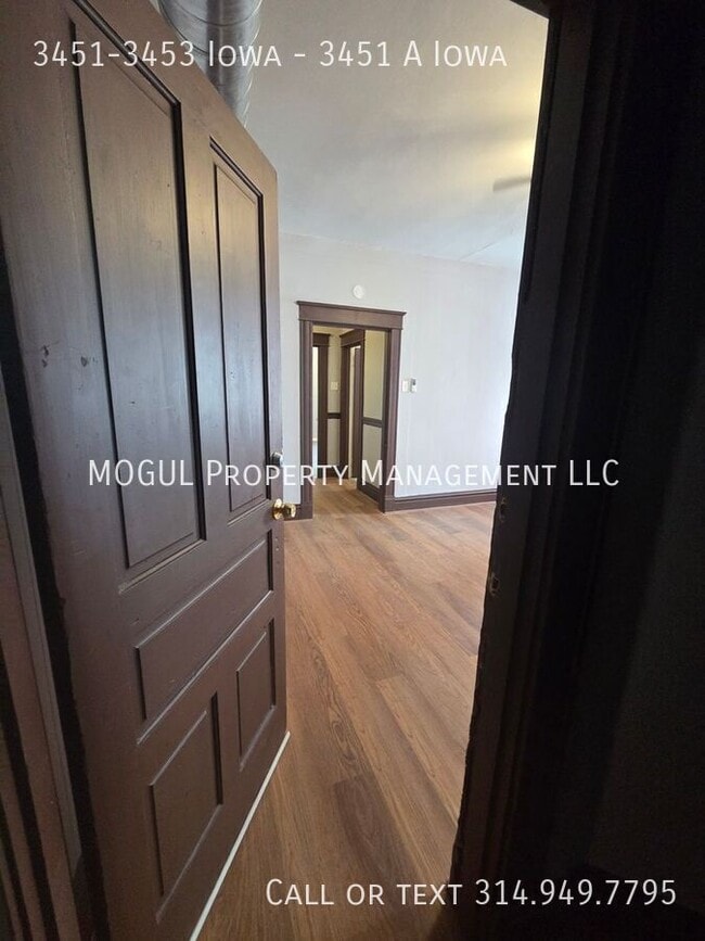 Foto del edificio - 3451-3453 Iowa-3451 A Iowa