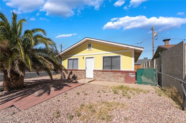 Building Photo - 1801 Evelyn Ave