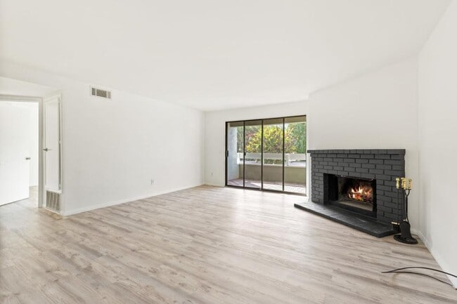 Foto del edificio - 1040 E Washington Ave