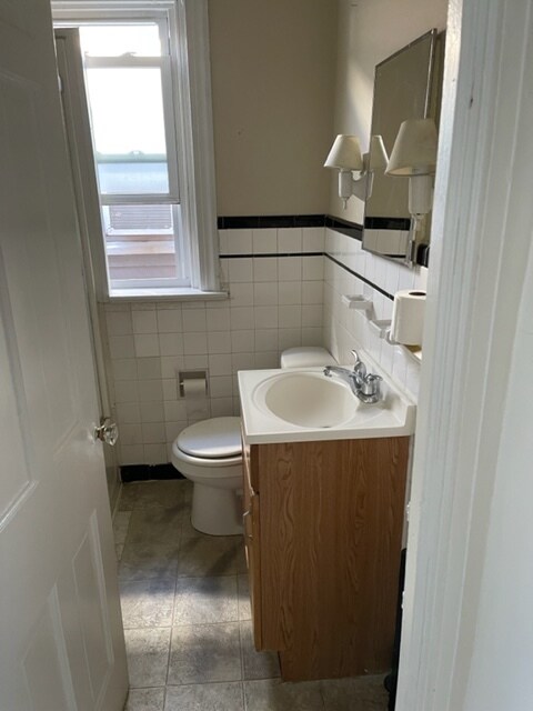 Primary Photo - 12 E Lancaster Ave