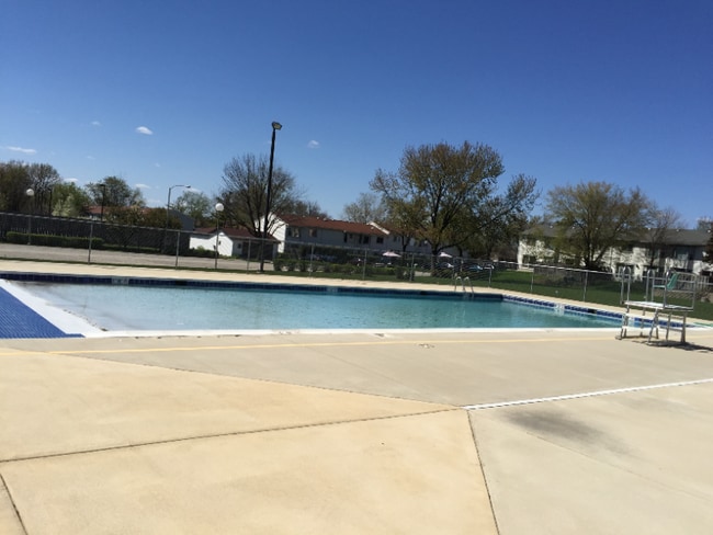 Foto del edificio - 519 Racine Ln