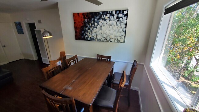 Foto del edificio - 7621 Hampton Ave