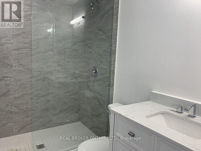 Photo du bâtiment - 2199 Gerrard St E