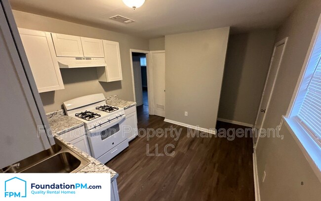 Building Photo - 672 Carpenter St