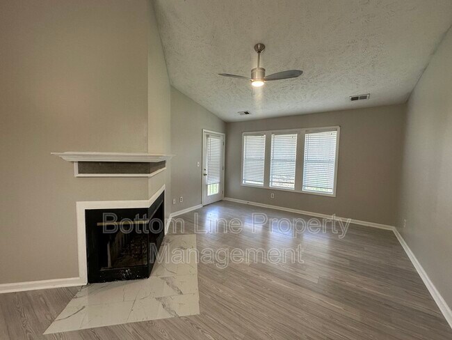 Foto del edificio - 942 Stewarts Creek Dr