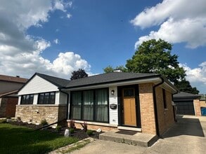 Building Photo - 439 Highview Ave