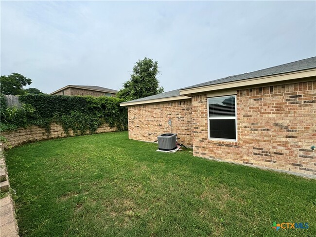 Building Photo - 1614 Tejas Trail