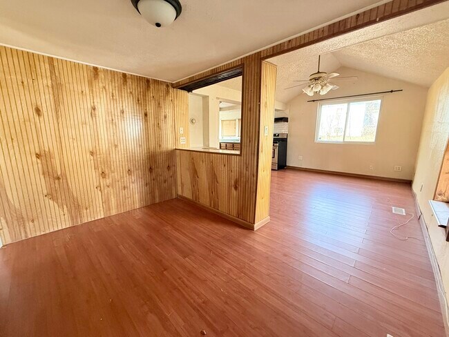 Foto del edificio - 155 N Lay Ave