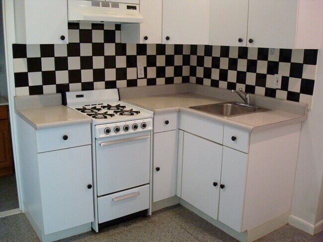 Cozy kitchen - 20 N Astor St