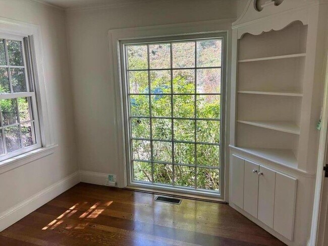 Foto del edificio - 1470 Fernwood Dr
