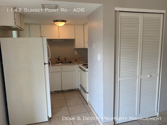 Foto del edificio - 1142 Sunset Point Rd