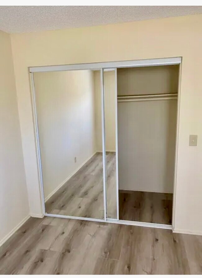 Foto del edificio - 5716 Waring Ave