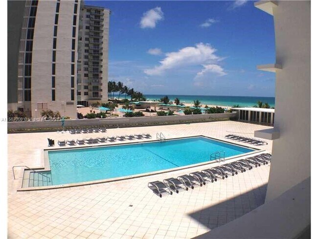 Foto del edificio - 5601 Collins Ave
