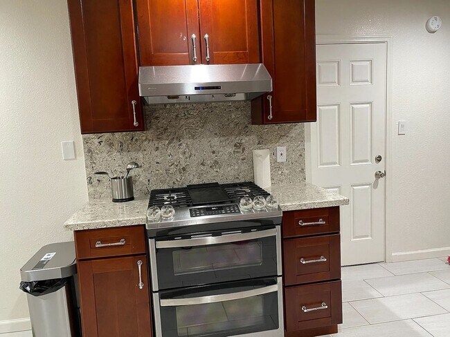 Foto del edificio - $4500 -- BEAUTIFUL 4BED HOME IN MISSION VA...