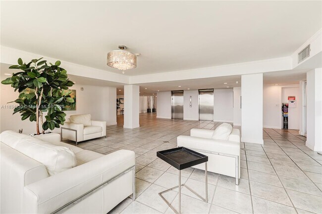 Building Photo - 2821 N Miami Beach Blvd