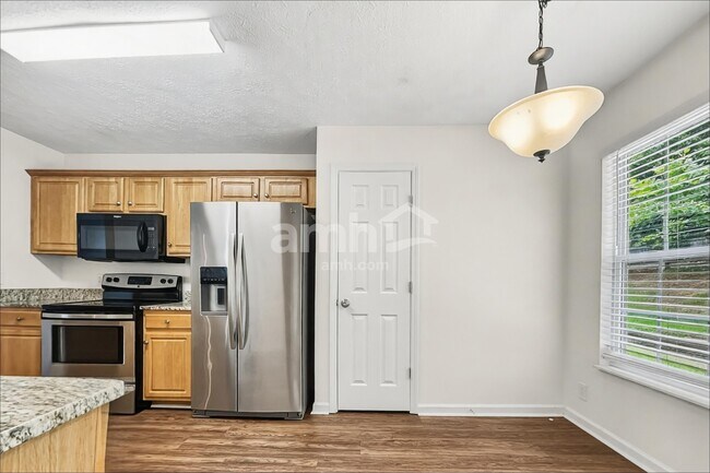 Foto del edificio - 916 Springs Hill Way