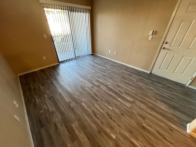 Building Photo - ADORABLE 1 BEDROOM 1 BATHROOM 1ST FLOOR CO...