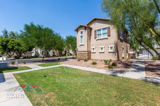 Building Photo - 2113 E Huntington Dr