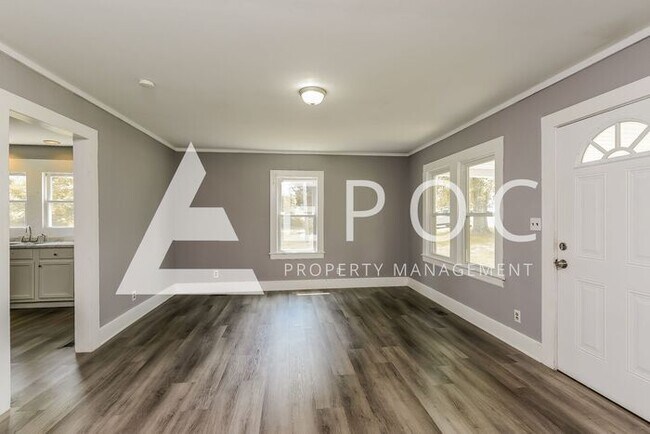 Building Photo - Private 2 Bedroom, 1 Bathroom- Available Now!