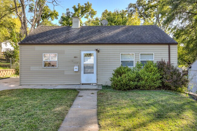 Building Photo - 6611 Seward St