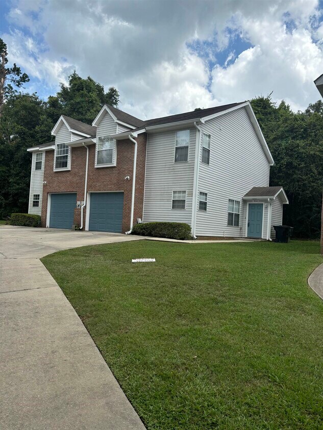 Primary Photo - 3041 Camelliawood Cir E