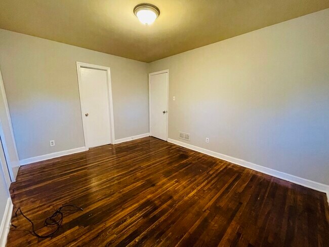 Foto del edificio - 3714 Rosehaven Dr
