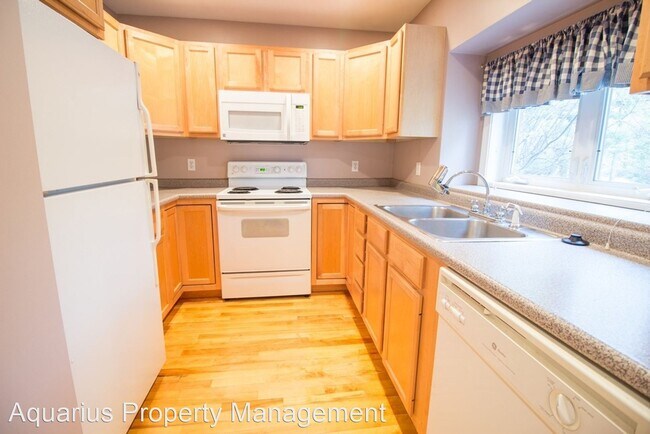 Foto del edificio - 2 br, 2.5 bath House - 4 Twin Knolls Ln