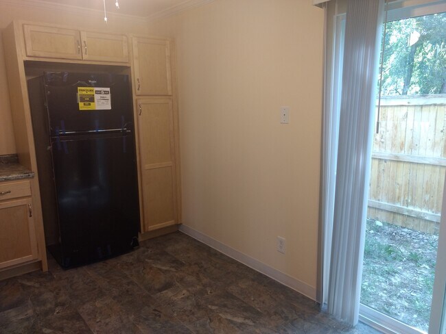 Foto del edificio - Updated 2 Bed 1 Bath Townhouse close to downtown Louisville