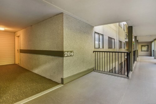 Foto del edificio - Melrose East Condominiums - 2 bedrooms