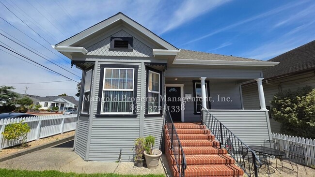 Building Photo - Beautiful three-bedroom two-bath home located in Monterey!