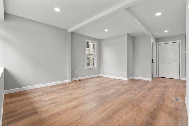 Building Photo - 389 Highland Ave