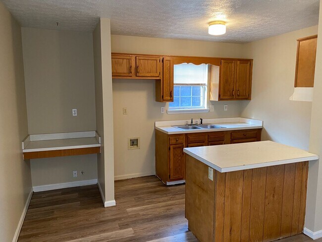 Foto del edificio - 6616 Burlwood Dr