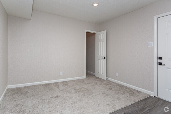 2BR, 1BA - 956SF - Lumiere